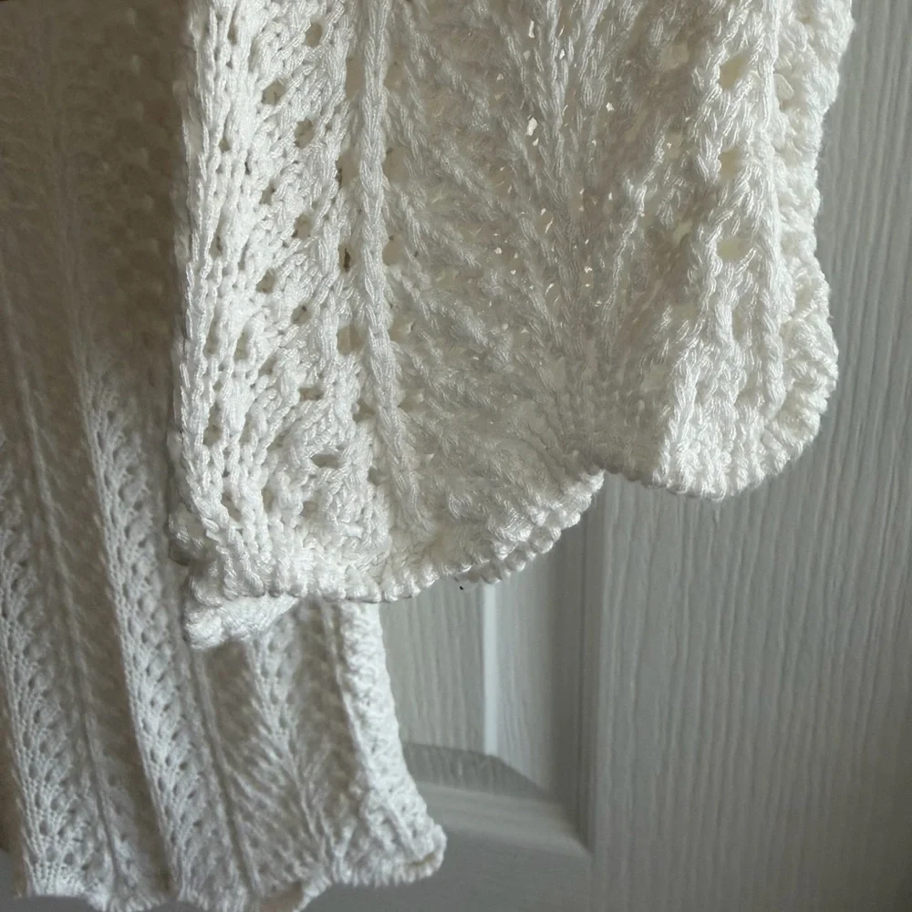 Zsupply Donovan Crochet Cropped Sweater
White Scallop Hem Sleeves Size Small - Picture 5 of 5